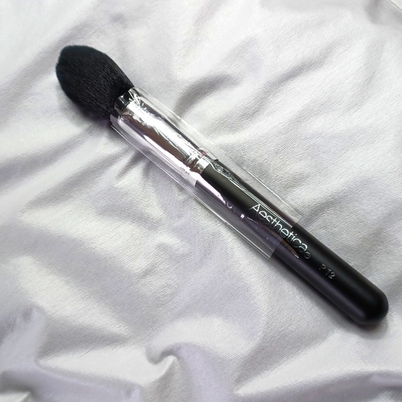 Aesthetica P12 Face Brush - Picture 1 of 2